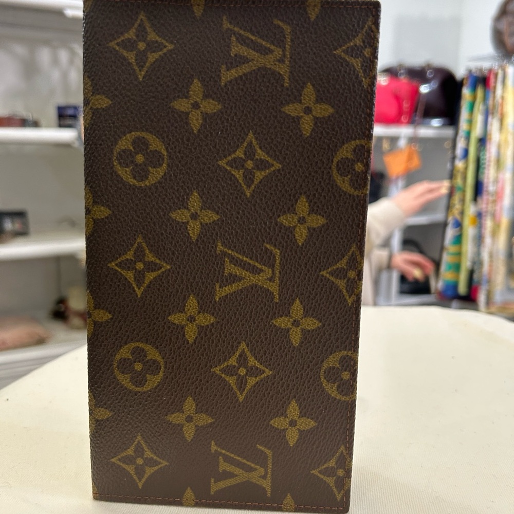 Authentic Louis Vuitton check book cover - Picture 1 of 10